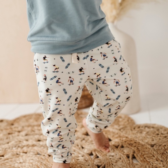 Babysprouts Bamboo Cotton Skate Raglan Sweatshirt & Joggers Set 2T NWT - Picture 3 of 3